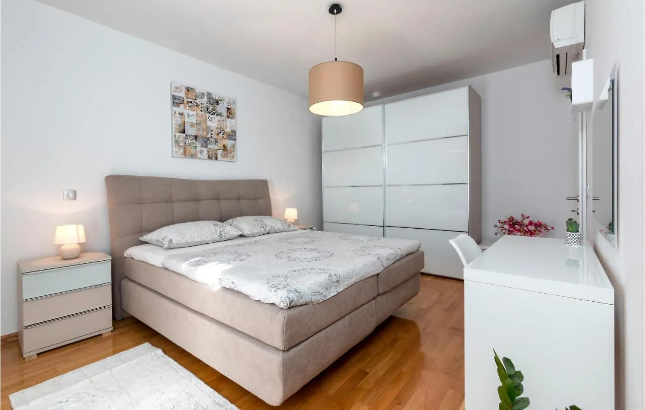 Gorgeous Home In Krmed With Wifi 0*,  Croazia