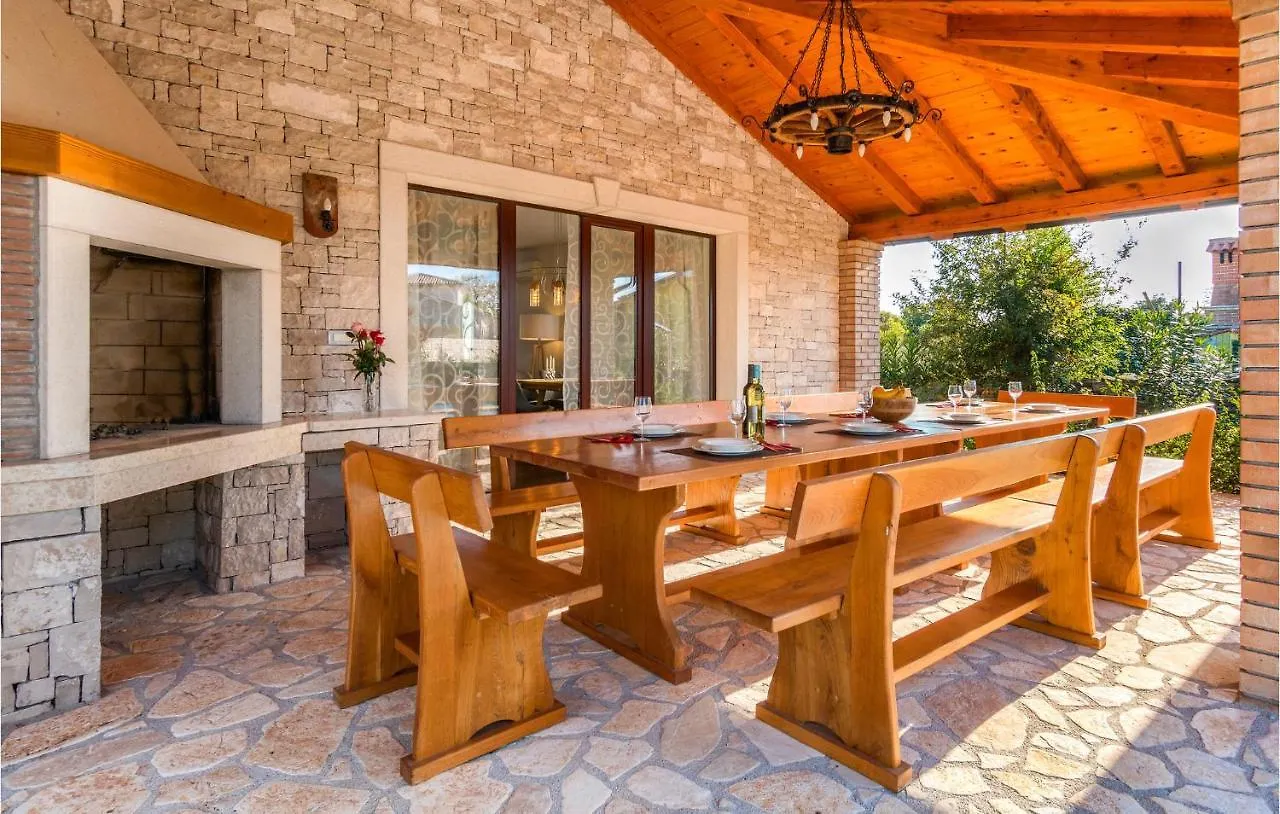Gorgeous Home In Krmed With Wifi Croazia
