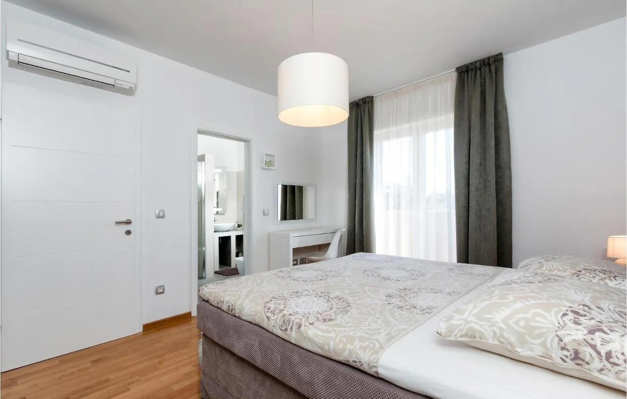 Gorgeous Home In Krmed With Wifi Kroatië