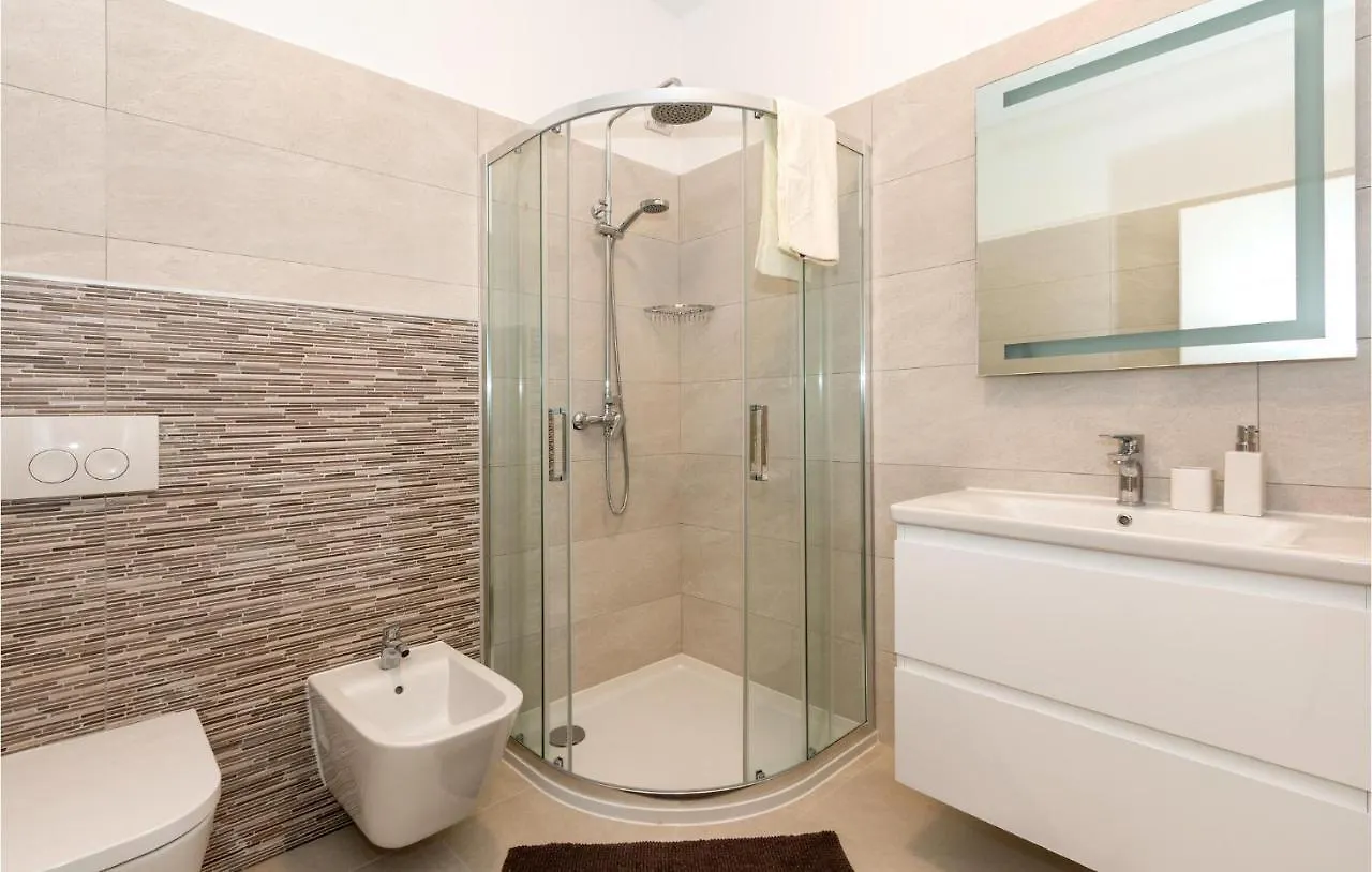 Gorgeous Home In Krmed With Wifi 0*,