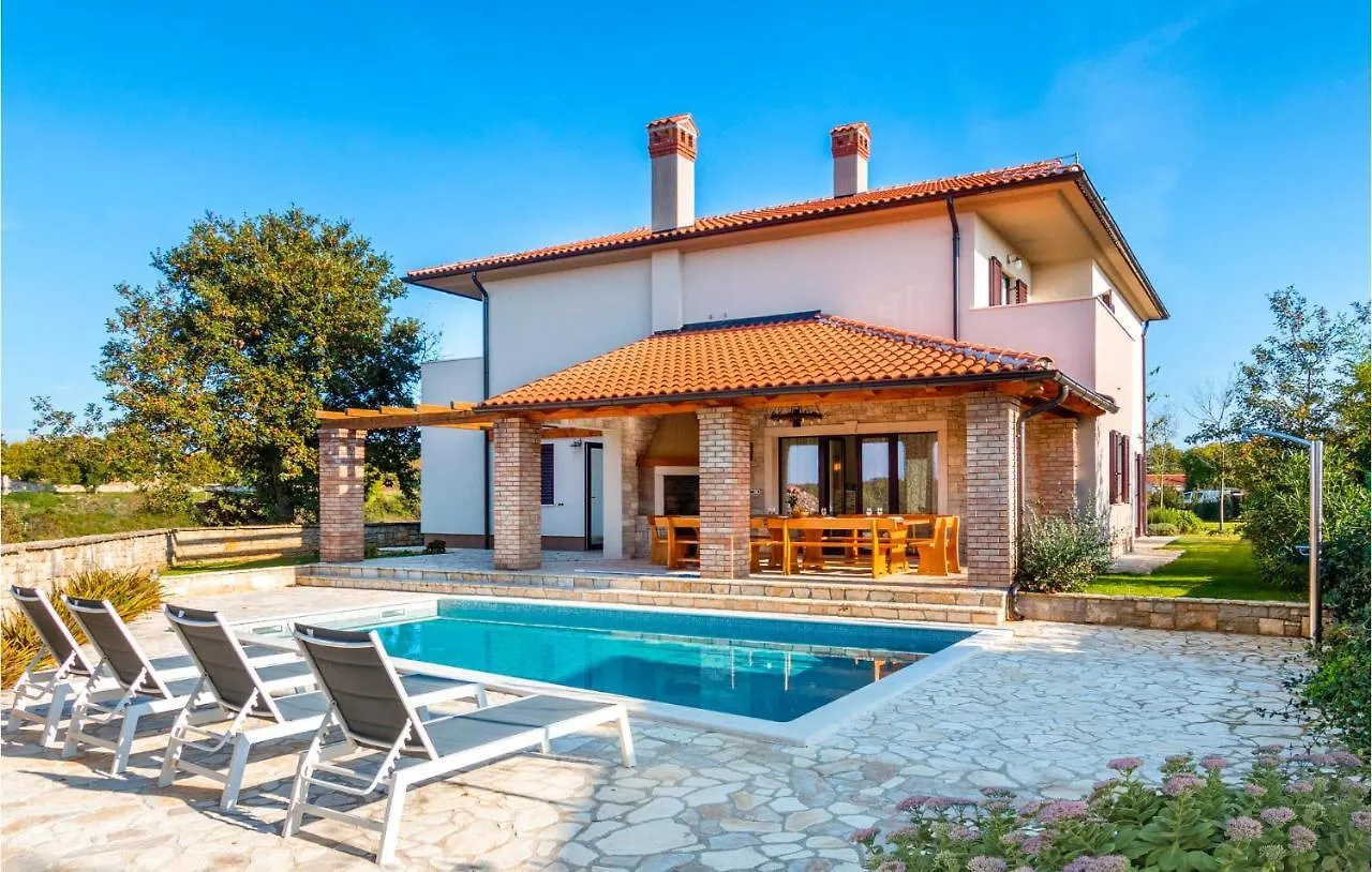 Gorgeous Home In Krmed With Wifi 0*,